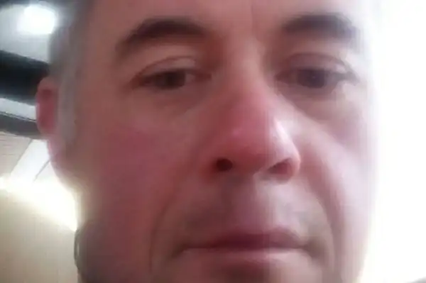 See Photo Of Whiteman Who Gave His Life Savings to a Nigerian Yahoo-Yahoo Scammer 